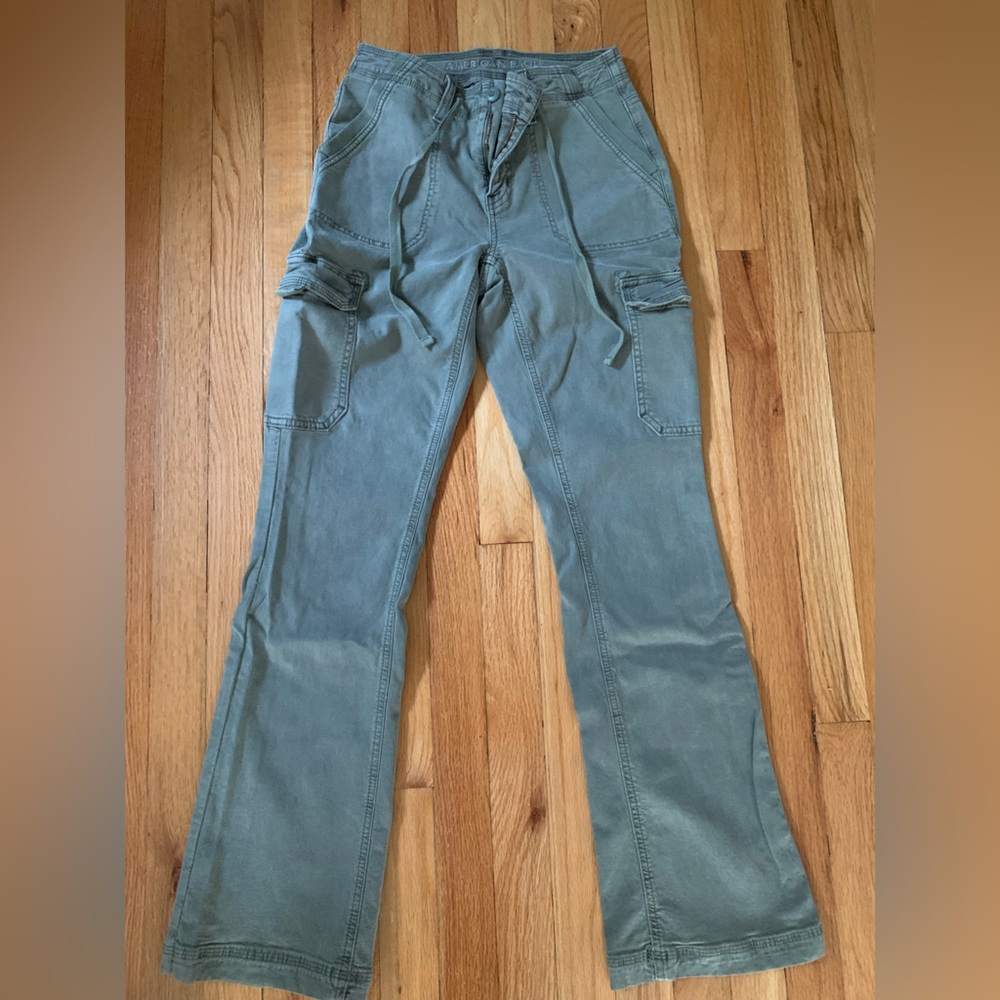 American Eagle Outfitters women’s Olive Cargo pants